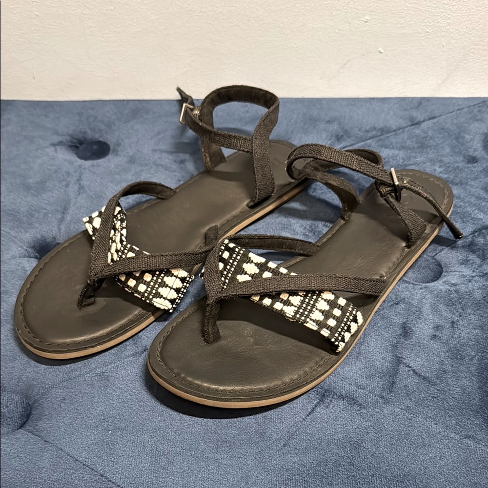 Toms Lexie Black Diamond Tribal Sandals